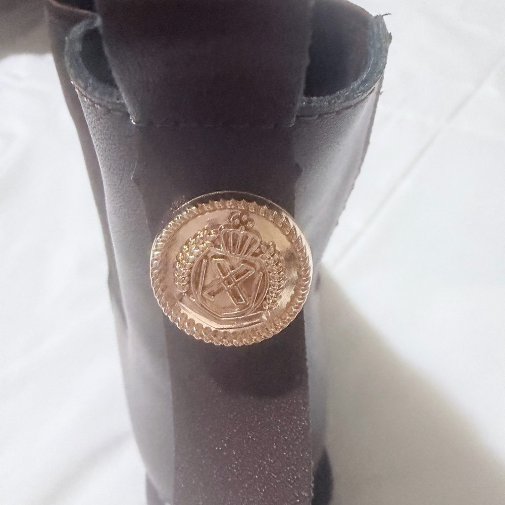 Elegant Brown Ankle Boots - Picture 6 of 8